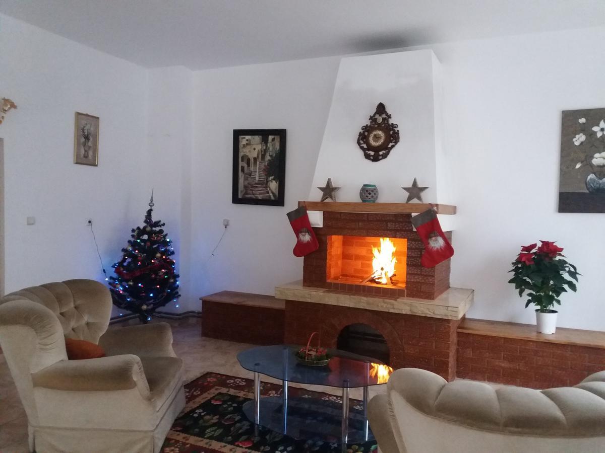 Pensiunea Broscuta Horezu Esterno foto